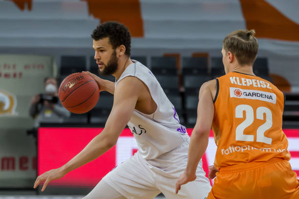 开拓者的 开拓者的